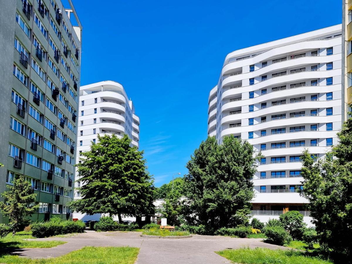 شقة Visit Baltic - Sun Towers -2 Sypialnie - Parking Inklusive سفينويتشي المظهر الخارجي الصورة