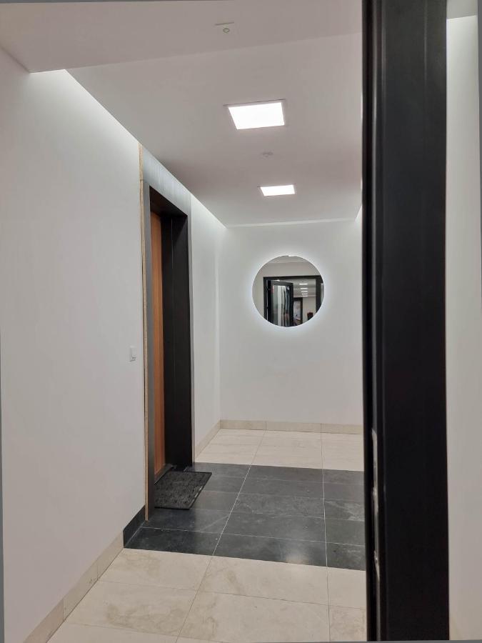 شقة Visit Baltic - Sun Towers -2 Sypialnie - Parking Inklusive سفينويتشي المظهر الخارجي الصورة